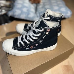 WMNS CHUCK TAYLOR ALL STAR HIGH 'EMBROIDERED FLORAL -BLACK'